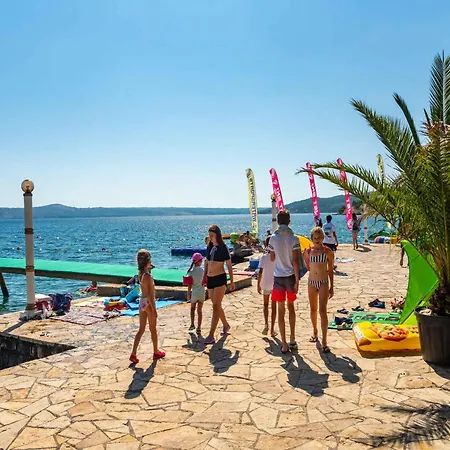 In - Paklenica Riviera 46333 * מסלניקה